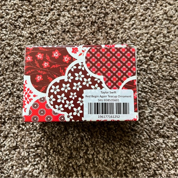 NEW Taylor Swift Red Teacup Ornament - Picture 2 of 8